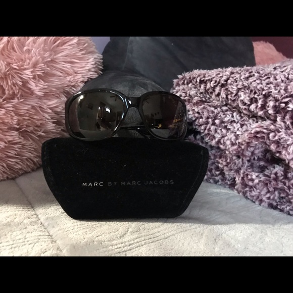 Marc by Marc Jacobs polarized sunglasses 🕶 - Picture 2 of 5